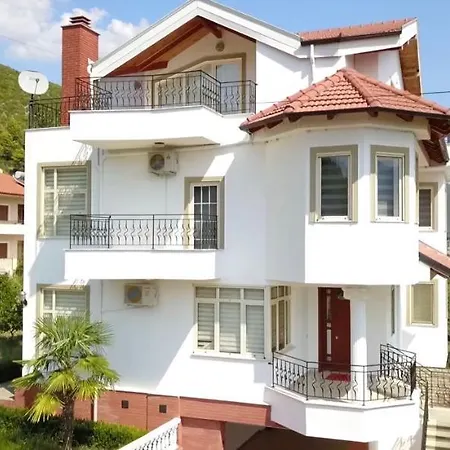 Villa Salo Labinot i Poshtëm